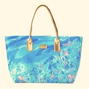 Lilly Pulitzer BREEZY  TOTE in pattern Bennet Blue Celestial Seas